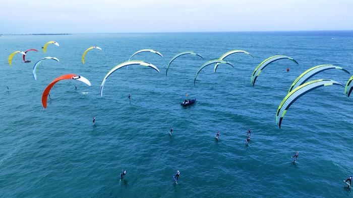 追光 | 放飞一只风筝，去海上乘风破浪(放飞风筝放飞希望放飞梦想用了几种修辞手法)