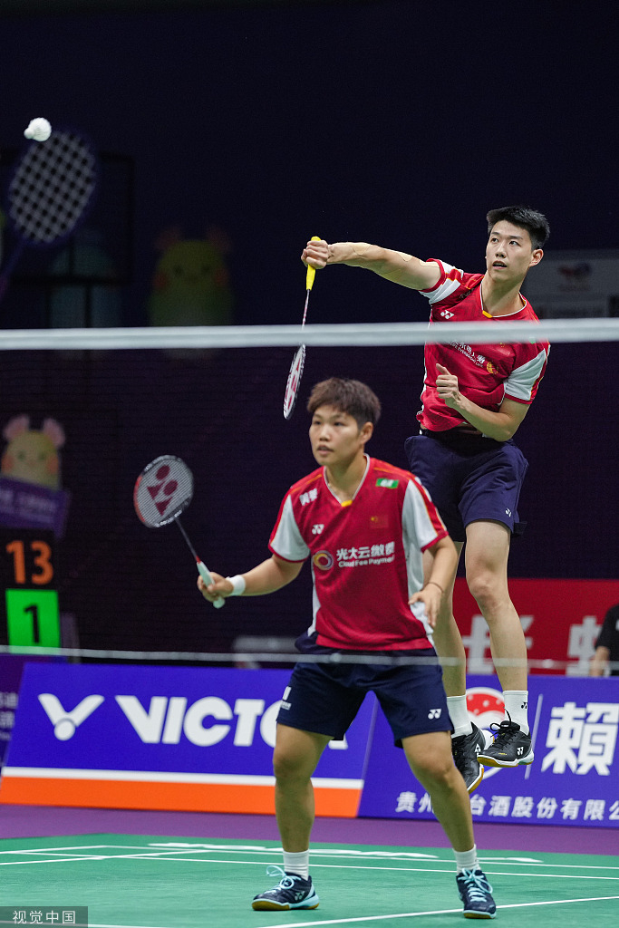 冯彦哲和黄东萍组合。