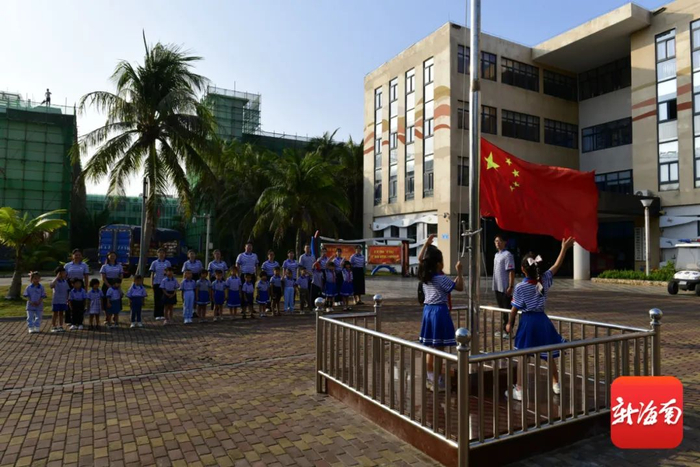 三沙市永兴学校举行升国旗仪式。新海南客户端记者 陈卫东 摄