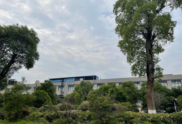 赣锋锂业位于江西新余总部的厂房，澎湃新闻记者森宁拍摄