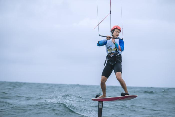 追光 | 放飞一只风筝，去海上乘风破浪(放飞风筝放飞希望放飞梦想用了几种修辞手法)