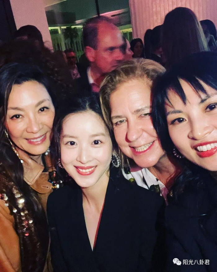 章泽天母亲节晒美照长发飘飘梦回奶茶时期配文疑暗示怀上三胎