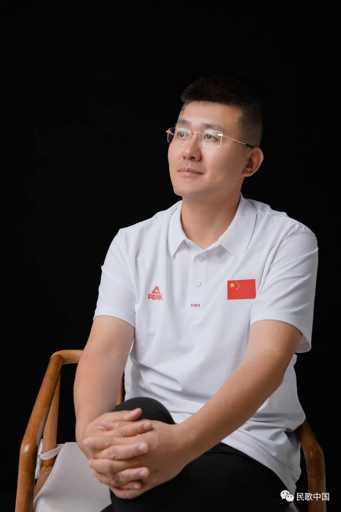 男高音郝亮亮深情歌赞《这双手》| 民歌中国·联星计划__财经头条