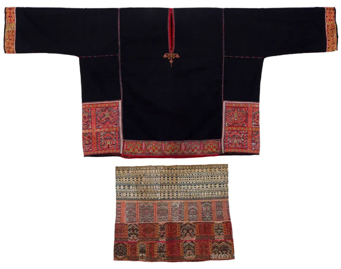 ▲海南黎族双面绣女贯首衣裙。