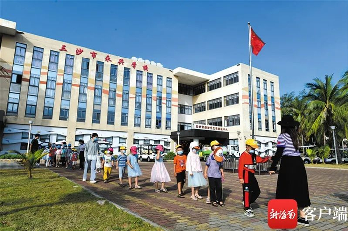 组织学生外出参观。新海南客户端记者 陈卫东 摄