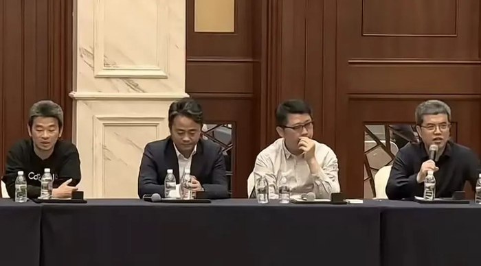 从左至右：李宗霖、刘君（CEO）、朱尚祖（COO）、王泷