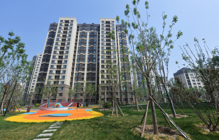 5月15日，大兴机场线性工程安置房顺利完成竣工交付，首批2793户回迁村民办理入住手续，将陆续入住。新京报记者 李木易 摄