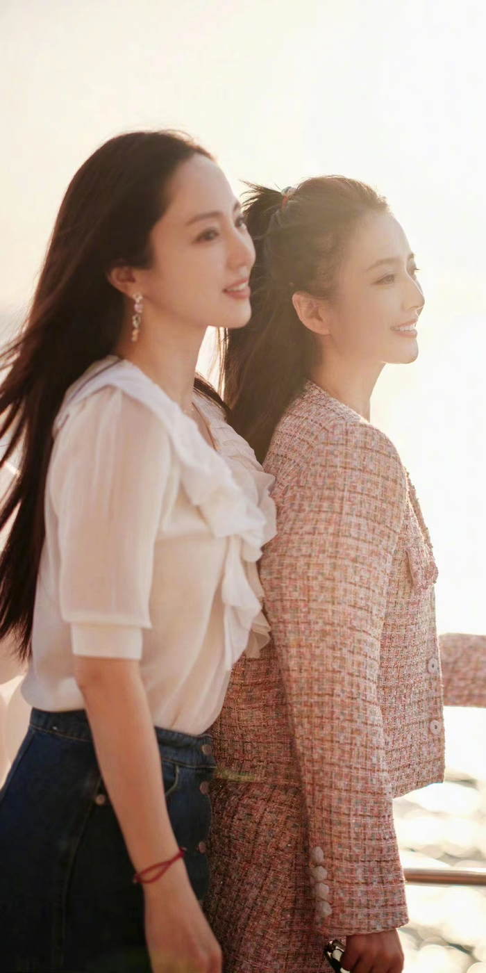 佟丽娅晒与董璇新合照啦!|董璇|佟丽娅|大美女_新浪新闻