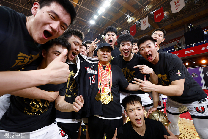 回浦中学拿下耐高联赛全国冠军。