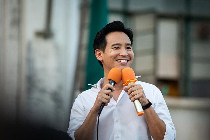 当地时间2023年5月15日，泰国曼谷，泰国前进党党魁皮塔在庆祝游行中发表演讲。图/视觉中国