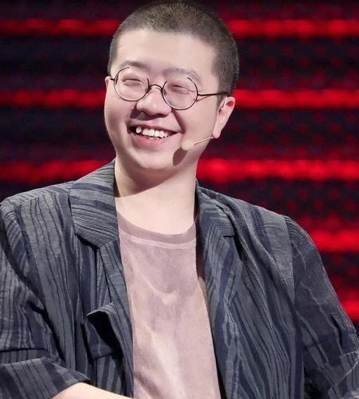 脱口秀事件风波升级!李诞被扒黑历史,曾称女性穿内衣能“躺赢”|笑果文化|娱乐负面|回应|文化|节目_新浪娱乐_新浪新闻