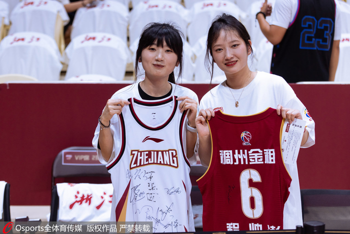 浙江队也收获了属于他们的痴心球迷。