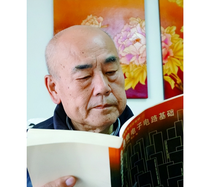 68岁退休教师义务维修家电30年!|济南市|好人|江波_新浪新闻