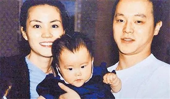 由左到右：王菲、窦靖童、窦唯