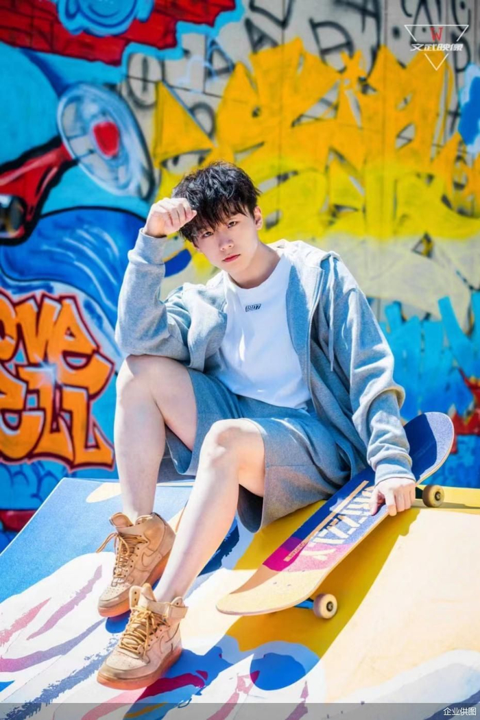 图：长安天街“上岸开浪节”