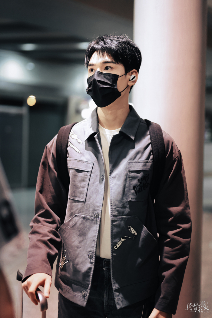 龚俊机场出发饭拍路透|龚俊|路透_新浪新闻