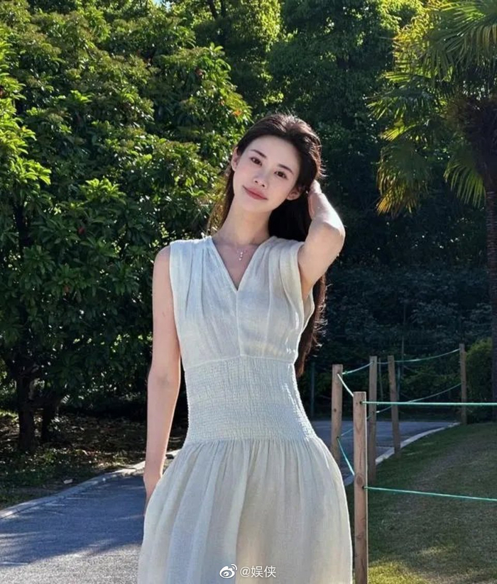 程十安晒了戛纳红毯造型,美女这次的造型好美呀……