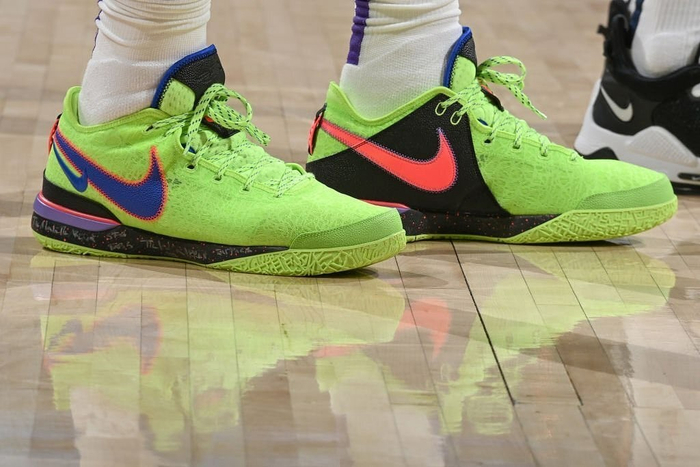 nba球鞋合集浓眉上脚ts倒钩詹姆斯这双太接地气