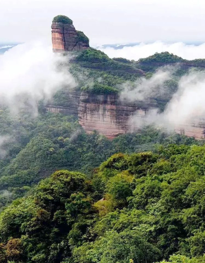 　　僧帽峰。图源：水上丹霞