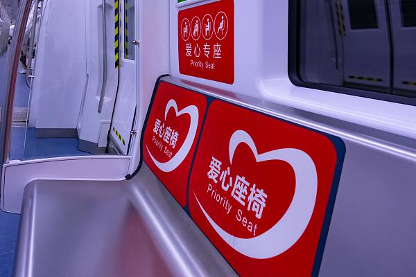"爱心专座"谁来坐?互敬互助才是文明的"本分"|孕妇_新浪新闻