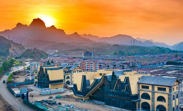 新建的写生驿站在桐峪镇拔地而起。张文军 摄