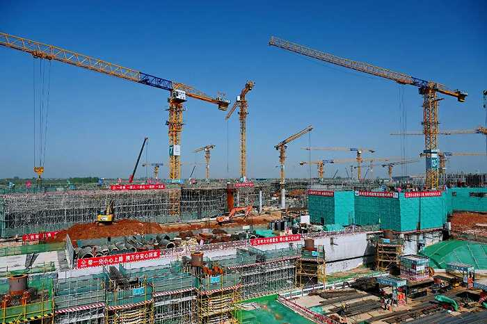 合肥新桥国际机场二期改扩建工程T2航站楼建设现场。全媒体记者 郭如琦 摄