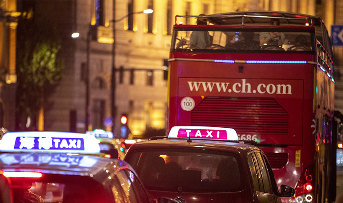 2022年9月23日，上海，外滩的出租车。  IC photo 资料图