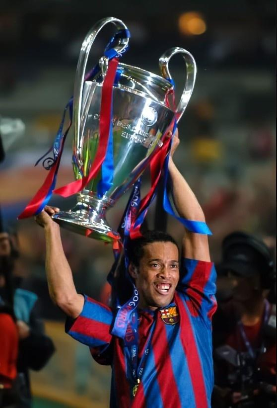 小罗晒照庆祝06年登顶欧冠:难以形容今天的情绪|罗纳尔迪尼奥|欧冠