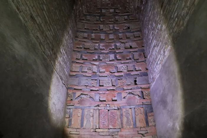 这是5月13日拍摄的嘉峪关魏晋墓六号墓的门楼。新华社记者 马希平 摄