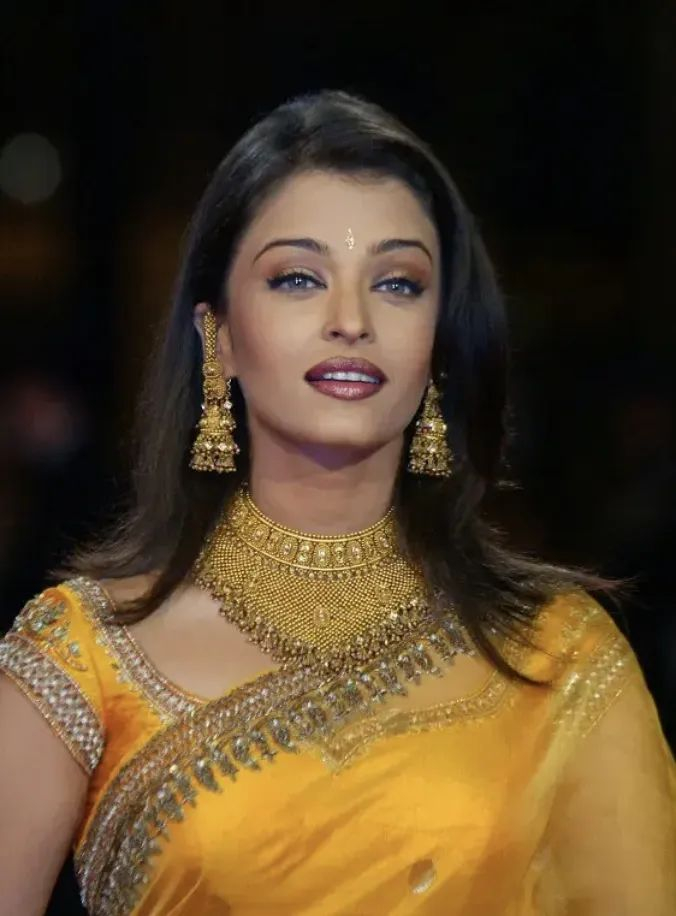 宝莱坞女星穿纱丽在戛纳红毯各种炫一波惊艳文化输出打入欧美时尚界