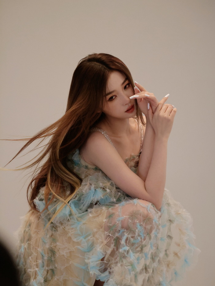 白纱与羽毛……|虞书欣|wonderland|esther_新浪新闻