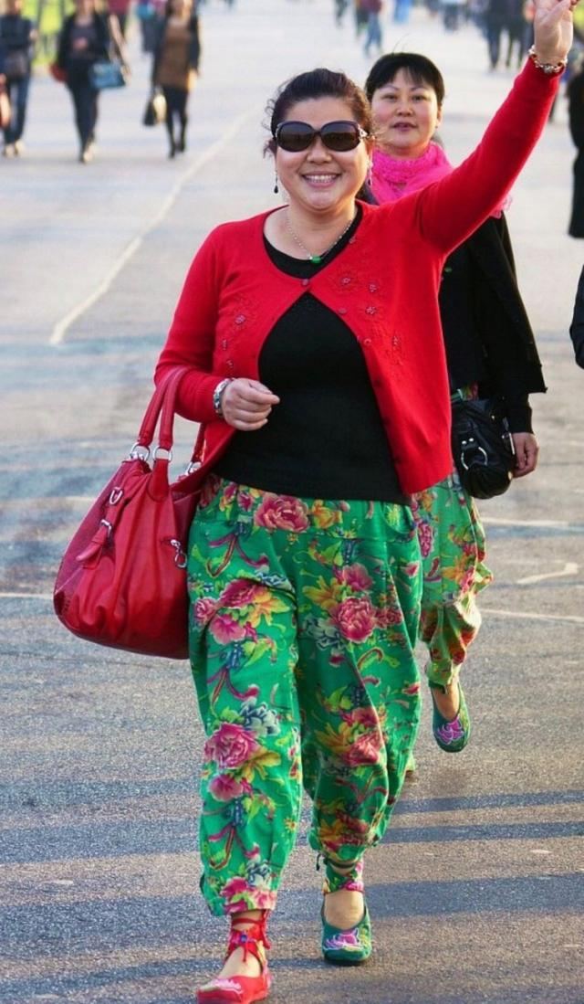 中国大妈的4个"穿搭雷区",老土又俗气!看完你还敢照着穿吗?