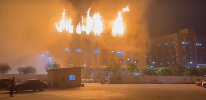 玉林一店铺爆燃,火球爆出三人受伤,为何每次都是爆燃...