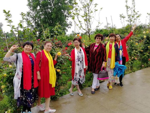 中国大妈的4个“穿搭雷区”,老土又俗气!看完你还敢照着穿吗?