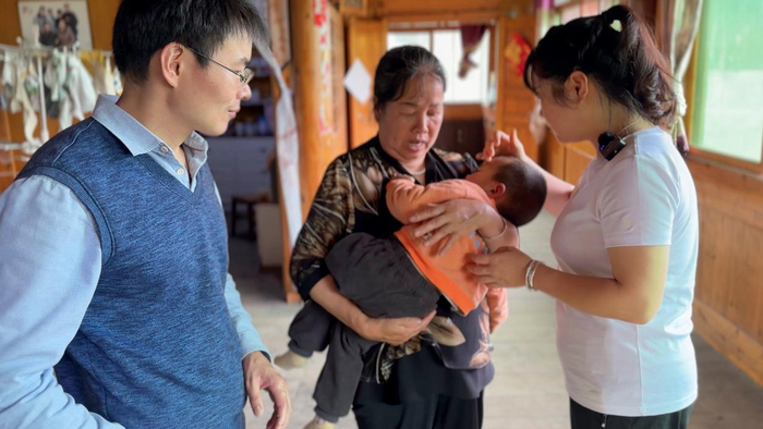 为了七宝的眼睛秋子和周医生吵了一架大姨一旁打圆场
