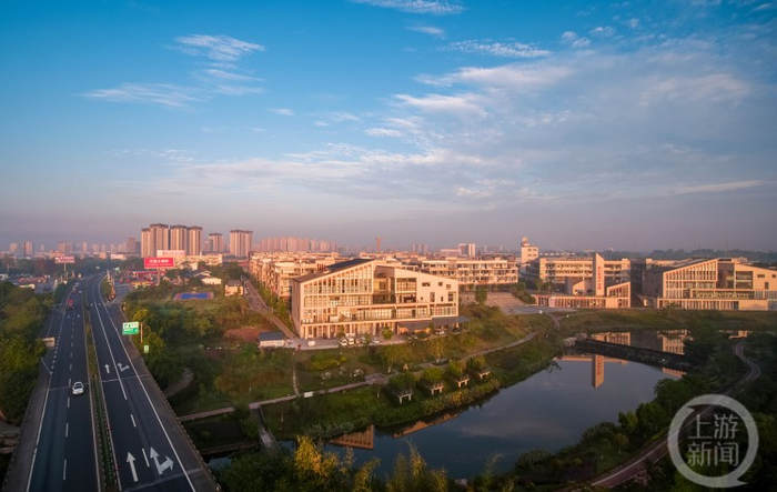 △在荣昌的重庆眼镜产业园。