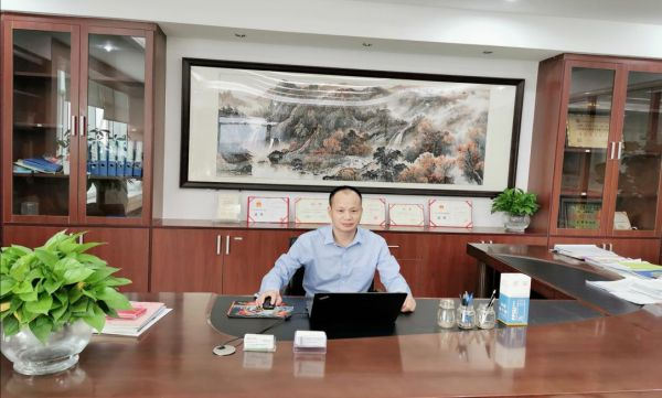 “优巨新材”创始人、董事长王贤文博士