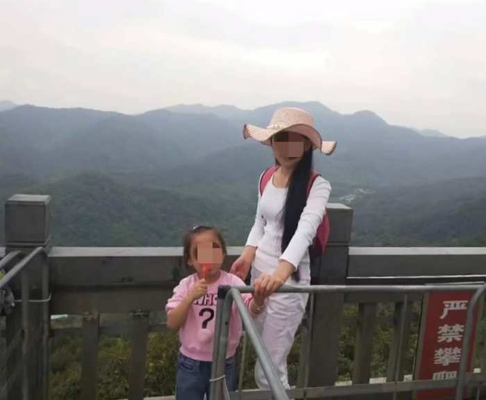 遇难者王某某和女儿