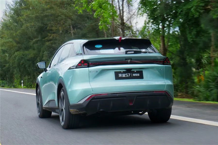 至于运动性能，不要对它抱有太多不切实际的期待