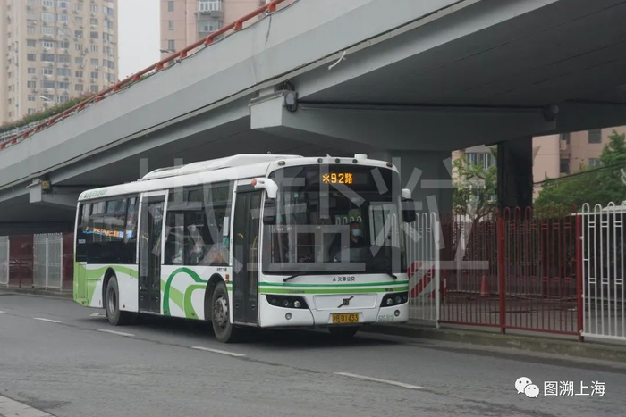 92路SWB6120V4LE（S2G）型客车，上海体育场@中山南二路（魏家钧 摄）