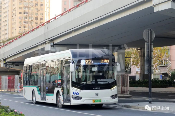 92路SWB6129BEV68G（S2Z）型客车，中山南二路（魏家钧 摄）