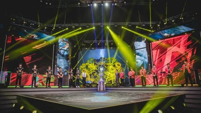 S7半决赛RNG VS SKT，鏖战五局后憾负