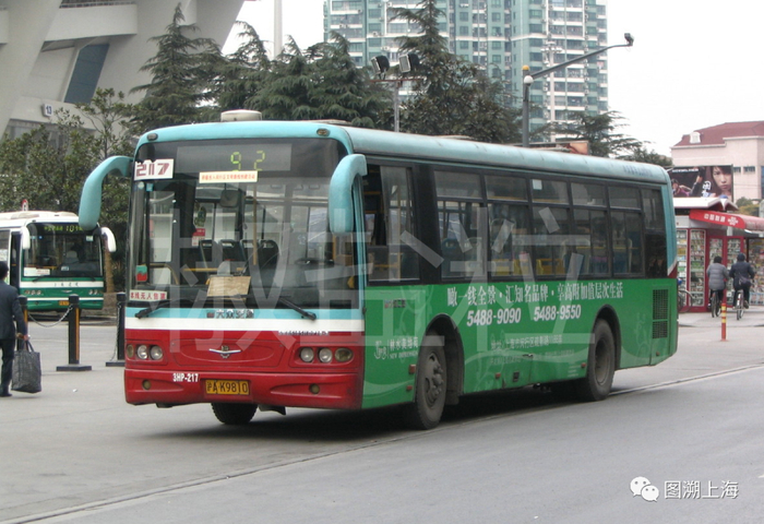 92路SWB6105HDP10-3（3HP）型客车，上海体育场@中山南二路（Aizome 摄）