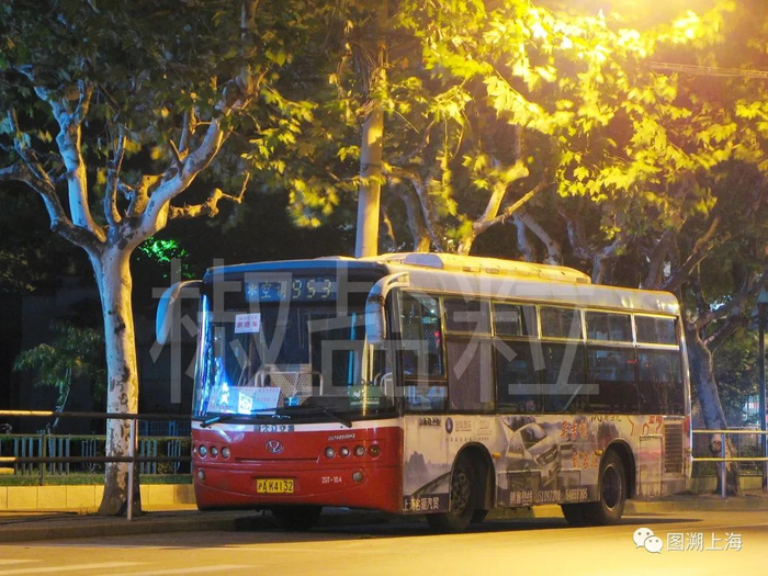 953路ZGT6850DH2（ZGT）型客车，龙华（非营运状态，魏家钧 摄）