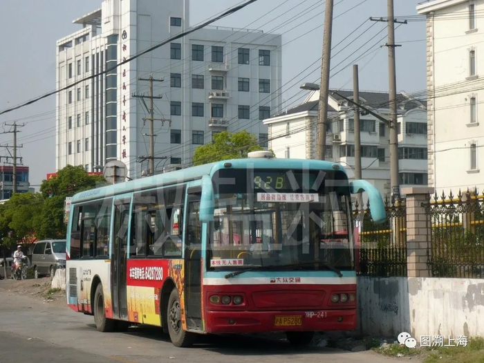 92路B线SWB6105HDP10-3（3HP）型客车，九亭汽车站（李凯 摄）