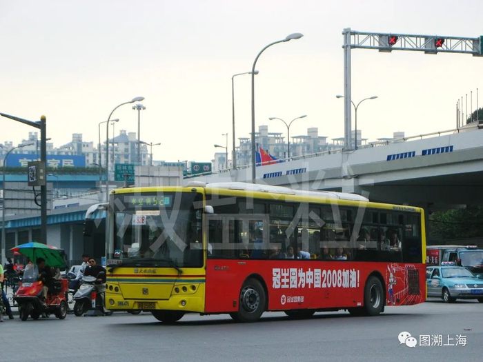 92路B线SWB6116HG（SWK）型客车，零陵路漕溪北路（魏家钧 摄）