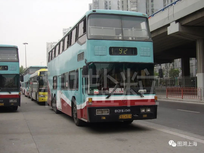 92路JLY6121S型双层客车，上海体育场@中山南二路（刘祺 摄）