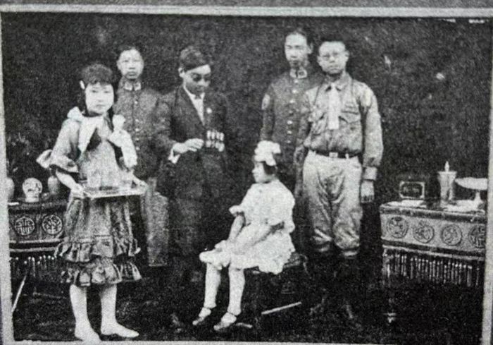 魔术团表演之催眠术实况（《北平画报》，第10期，1928）