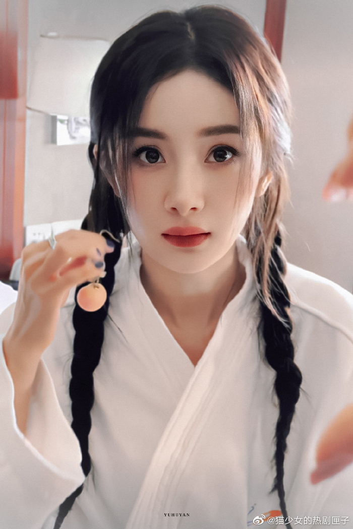 杨幂| 眼睛 我们幂幂的眼睛真的好漂亮!|杨幂|幂幂|狐狸_新浪新闻