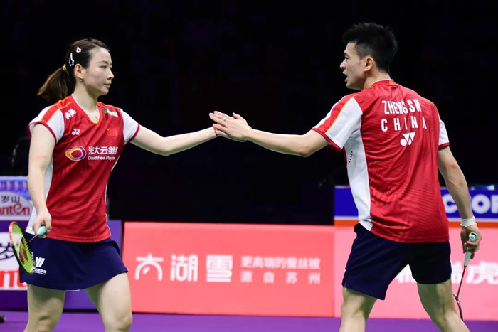 ▲黄雅琼（左）与郑思维打头阵。  图/视觉中国